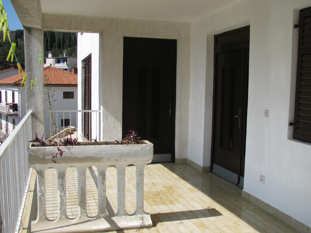 Apartments E And J Rabac Bagian luar foto